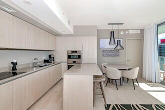 4010 S Ocean Dr in Hollywood, FL - Building Photo - Building Photo