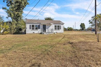 2000 N Douglas Blvd in Oklahoma City, OK - Building Photo - Building Photo