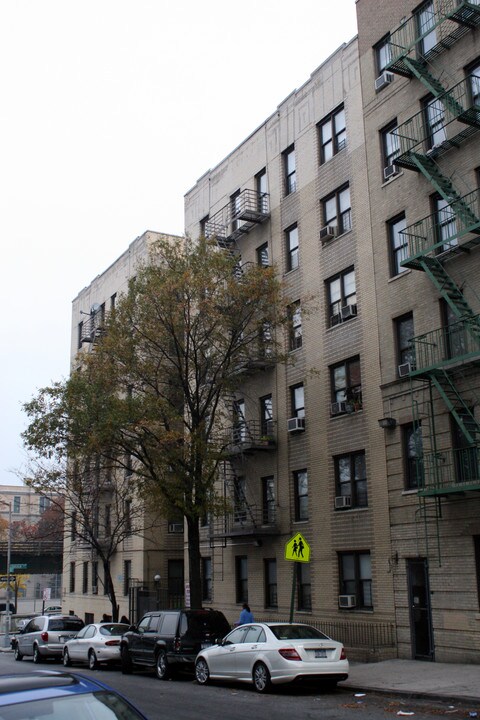 5 E 196th St in Bronx, NY - Building Photo