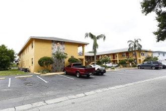 Tara Gardens in Largo, FL - Building Photo - Building Photo