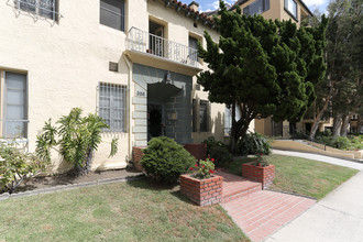 336 S Cochran Ave in Los Angeles, CA - Building Photo - Building Photo