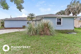 1080 SW Colorado Ave in Port St. Lucie, FL - Building Photo