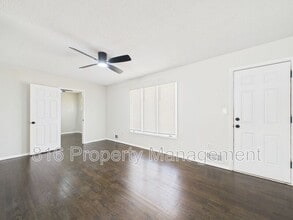 7802 E 108 Terrace in Kansas City, MO - Building Photo - Building Photo