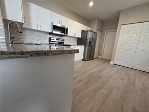 2076 Hacienda Terrace in Weston, FL - Building Photo - Building Photo