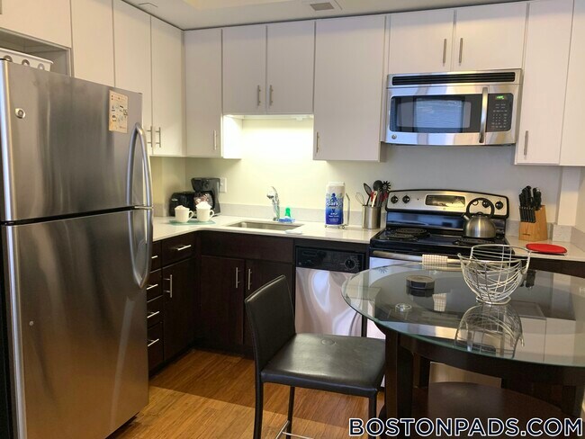 8 Winter Pl in Boston, MA - Building Photo - Building Photo