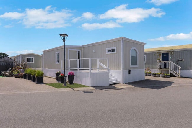 22 Dahlberg Dr in Pacifica, CA - Building Photo - Building Photo