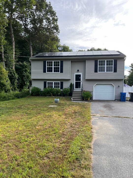 760 Cook Hill Rd in Killingly, CT - Building Photo