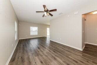 1021 Seminole Sky Dr in Ruskin, FL - Building Photo - Building Photo