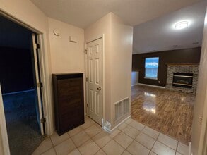 235 Spring Forest Ct in Fort Wayne, IN - Building Photo - Building Photo