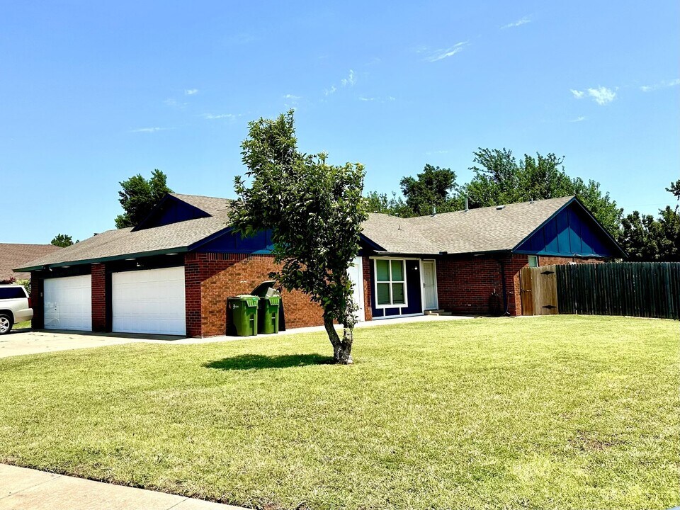 1214 Summerton Pl in Yukon, OK - Building Photo