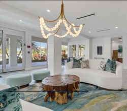 1 Bluebill Ave, Unit 604 in Naples, FL - Foto de edificio - Building Photo