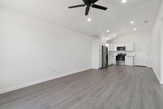 1087 Schubert Ln in Niederwald, TX - Building Photo - Building Photo