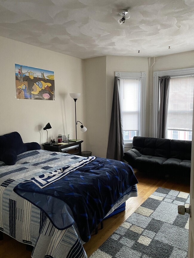 91 Calumet St, Unit 2 in Boston, MA - Foto de edificio - Building Photo