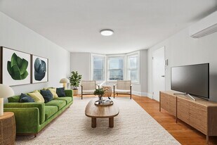 10 Montgomery in Bala Cynwyd, PA - Building Photo