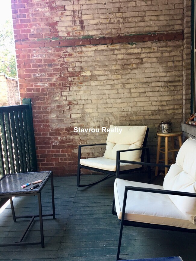 1677 Beacon St, Unit 2 in Brookline, MA - Foto de edificio - Building Photo