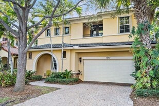 1043 Vintner Blvd in Palm Beach Gardens, FL - Building Photo