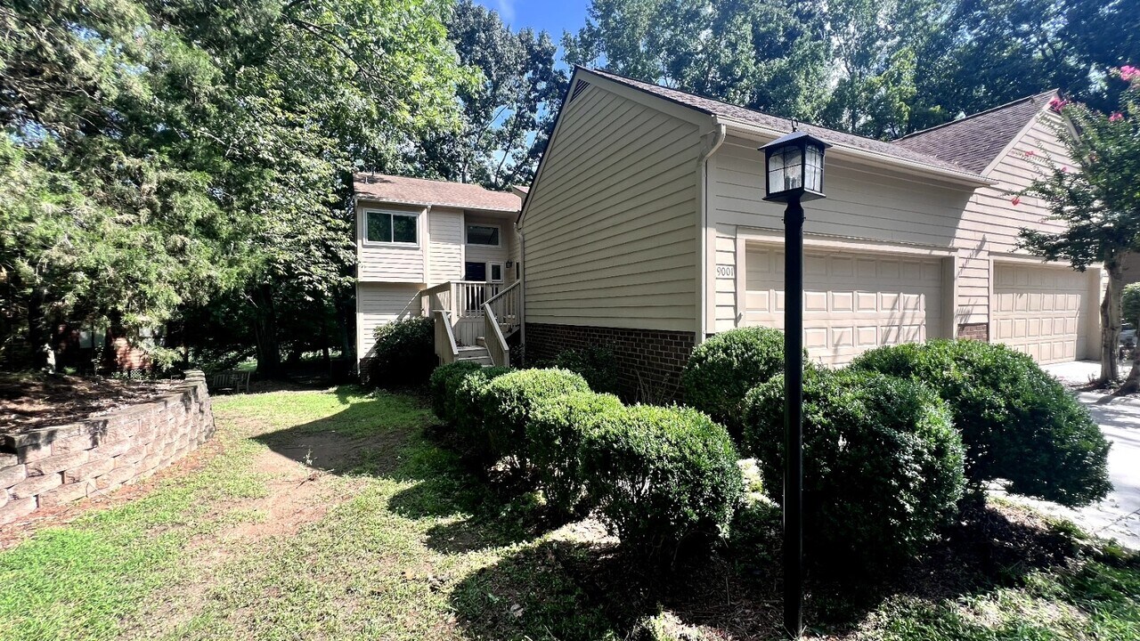 9001 St Croix Ln in Charlotte, NC - Building Photo