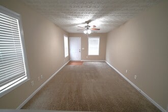 221 Alton Cir in Villa Rica, GA - Building Photo - Building Photo