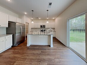 82 Gregory Dr in Clayton, NC - Foto de edificio - Building Photo