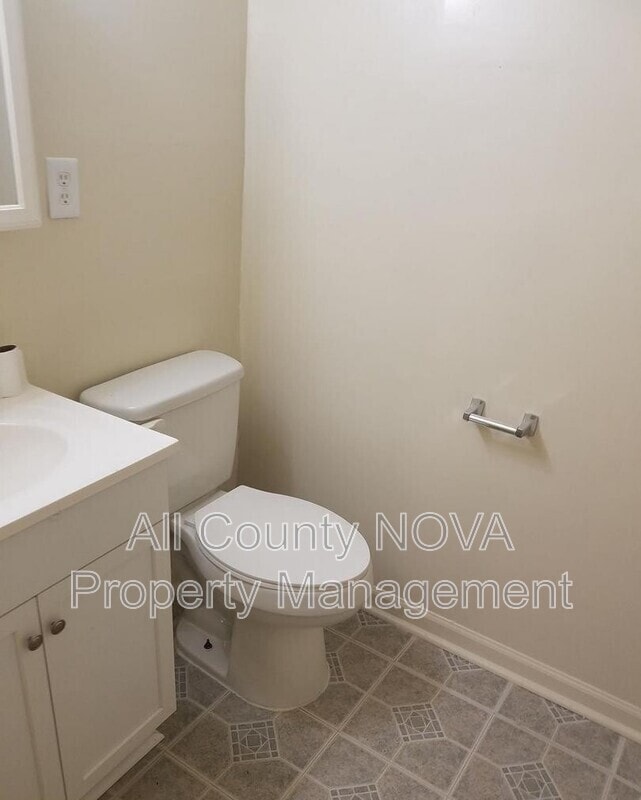 110 Manor Ln in Fredericksburg, VA - Building Photo - Building Photo