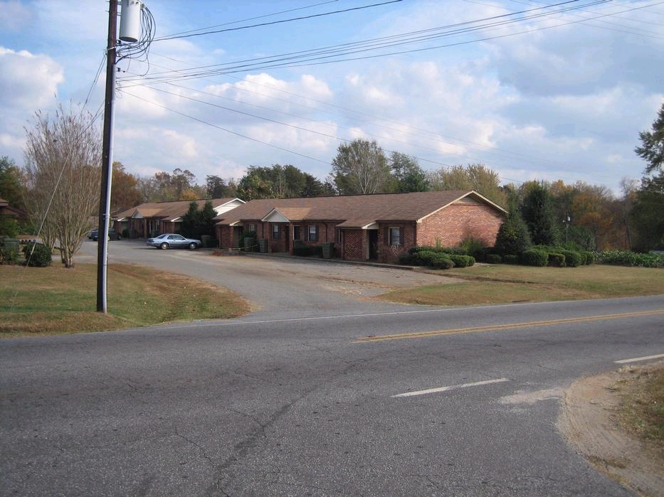 South Point Apartments in Forest City, NC - Building Photo