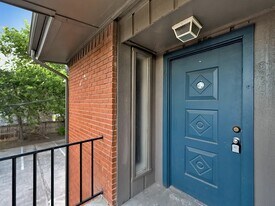 803 Oakland St, Unit 1 in Denton, TX - Building Photo