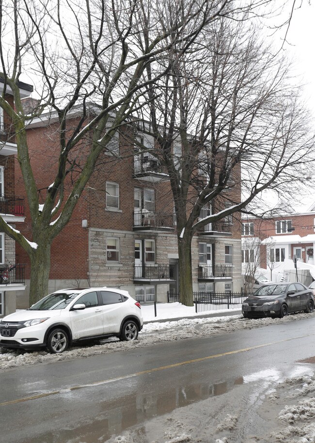 3980 E du Mont-Royal E in Montréal, QC - Building Photo - Building Photo