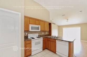 12720 Lake Vista Dr in Gibsonton, FL - Foto de edificio - Building Photo