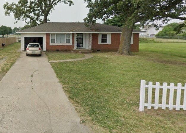 property at 2915 Planters Dr