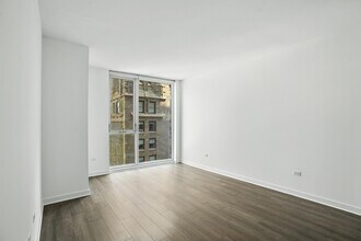 37 W Randolph St in Chicago, IL - Building Photo - Building Photo