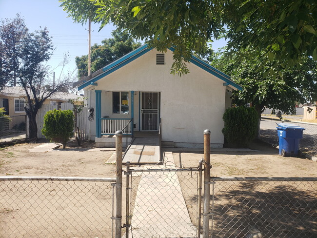 127 Lincoln Ave in Bakersfield, CA - Building Photo - Building Photo