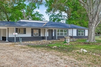 815 Brooks Ave in Rosenberg, TX - Building Photo - Building Photo