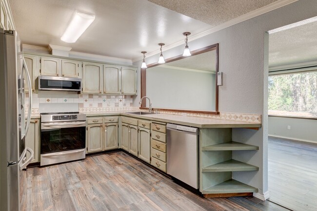 property at 830 Cathlamet Dr