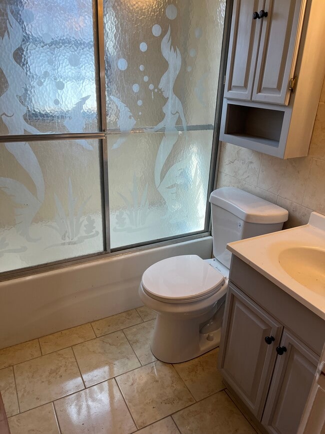 96 Renwick Ave, Unit Sunnyside in Staten Island, NY - Foto de edificio - Building Photo