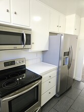 1145 Yale St, Unit 15 in Santa Monica, CA - Building Photo - Building Photo