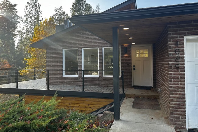 property at 4069 N Maple Leaf Rd