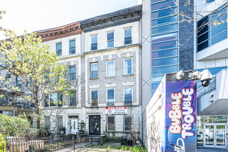 800 Eastern Pky in Brooklyn, NY - Foto de edificio - Building Photo