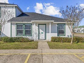 2101 St Lucia Calle in Dickinson, TX - Building Photo