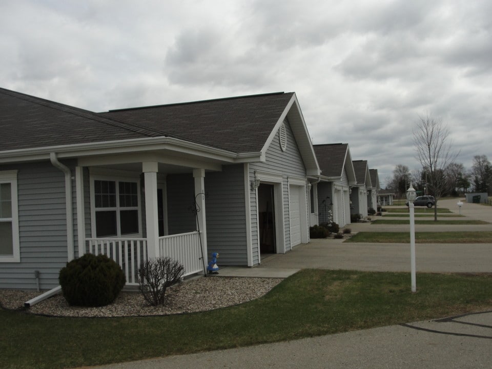Fox River Senior Village in Montello, WI - Foto de edificio