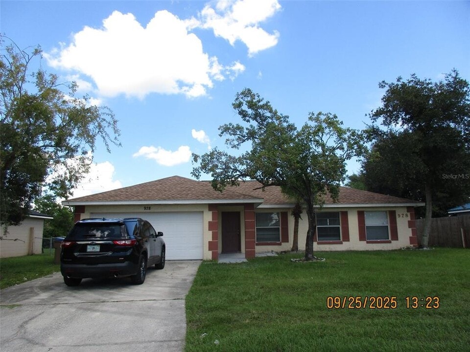 978 Florida Pkwy in Kissimmee, FL - Building Photo