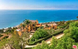 3235 Rambla Pacifico St in Malibu, CA - Building Photo