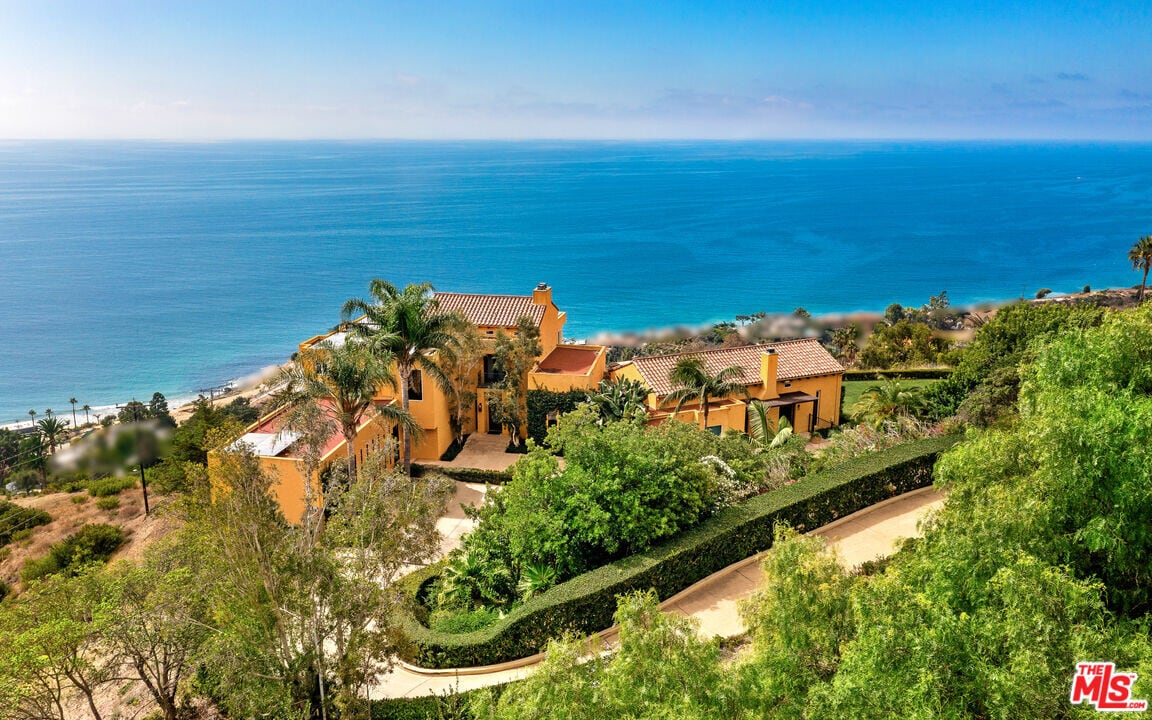 3235 Rambla Pacifico St in Malibu, CA - Building Photo