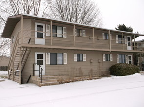 200-204 Clairmont Ct in Neenah, WI - Building Photo - Building Photo