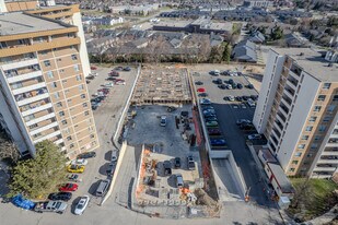 750 Mohawk Rd W in Hamilton, ON - Building Photo