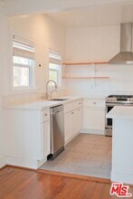 466 1/2 N Gardner St in Los Angeles, CA - Building Photo - Building Photo