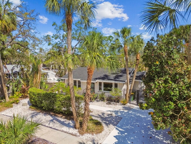 property at 913 Tennessee Ln