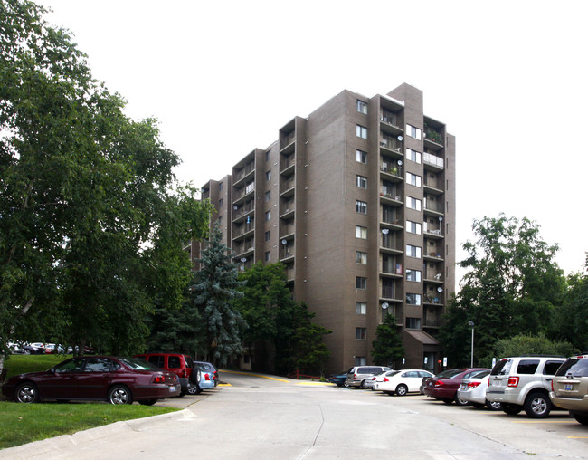 Sutliff II Apartments in Cuyahoga Falls, OH - Building Photo - Building Photo