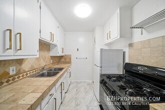 7209 Willoughby Ave in Los Angeles, CA - Building Photo - Building Photo