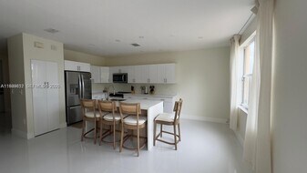 949 NE 42nd Ave in Homestead, FL - Building Photo