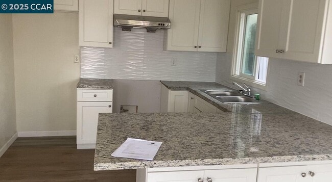 property at 809 W 2nd St
